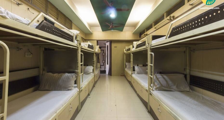 Dorm for a solo traveller, Navi Mumbai 1